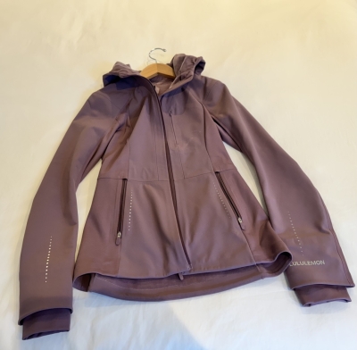 Image of product Cross Chill Jacket by Lululemon