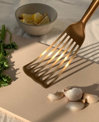 Image of product The Fish Spatula by Material Kitchen
