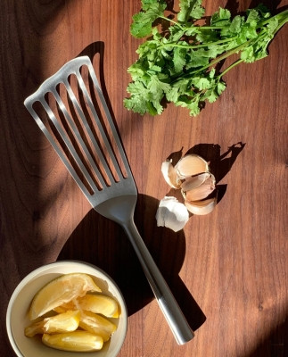 Image of product The Fish Spatula by Material Kitchen