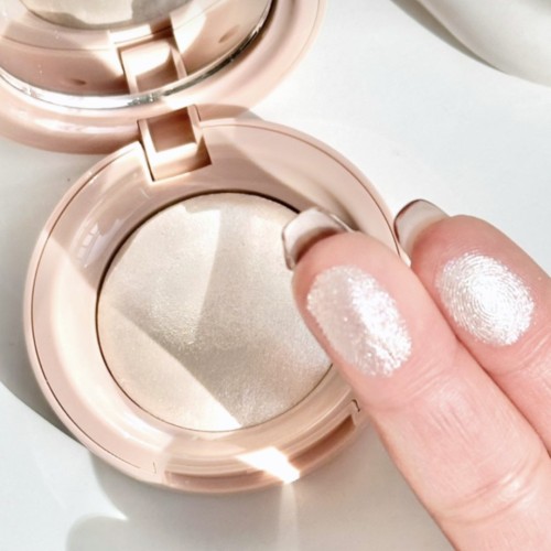 Image of product Positive Light Silky Touch Highlighte by Rare Beauty